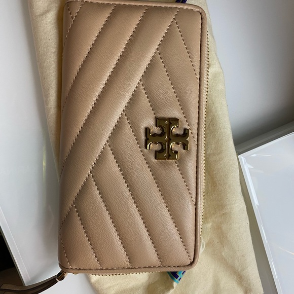 Tory Burch Handbags - TORY BURCH WALLET LIKE NEW